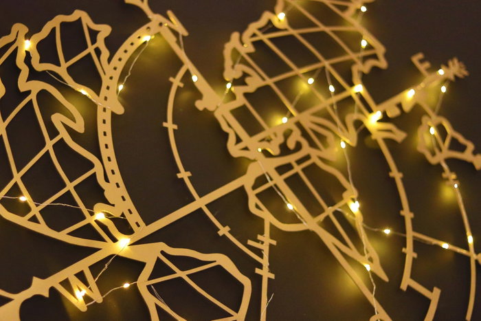 Wallity World Map Compass Led - Gold Wallity World Map Compass Led - Gold